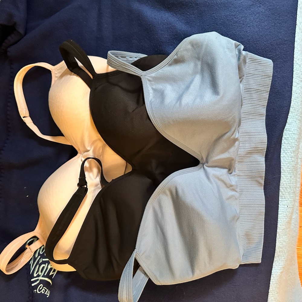 3 Athleta Embrace sports bra D-DD size medium